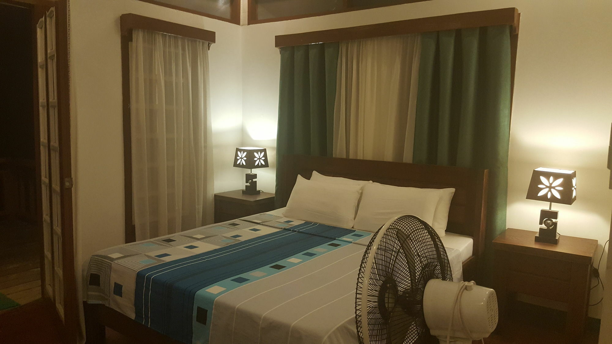Alternative Beach Cottages El Nido Exterior photo