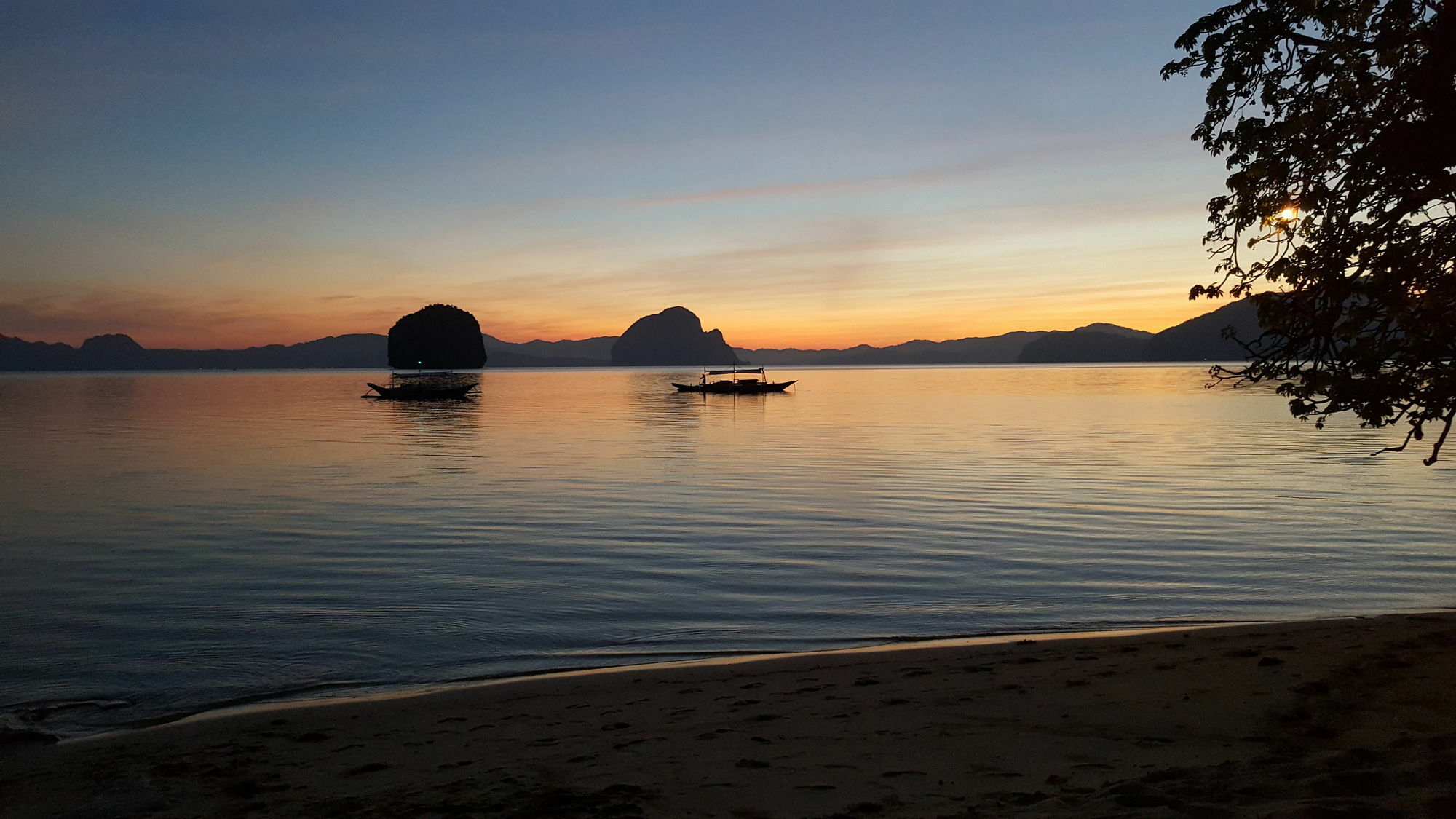 Alternative Beach Cottages El Nido Exterior photo