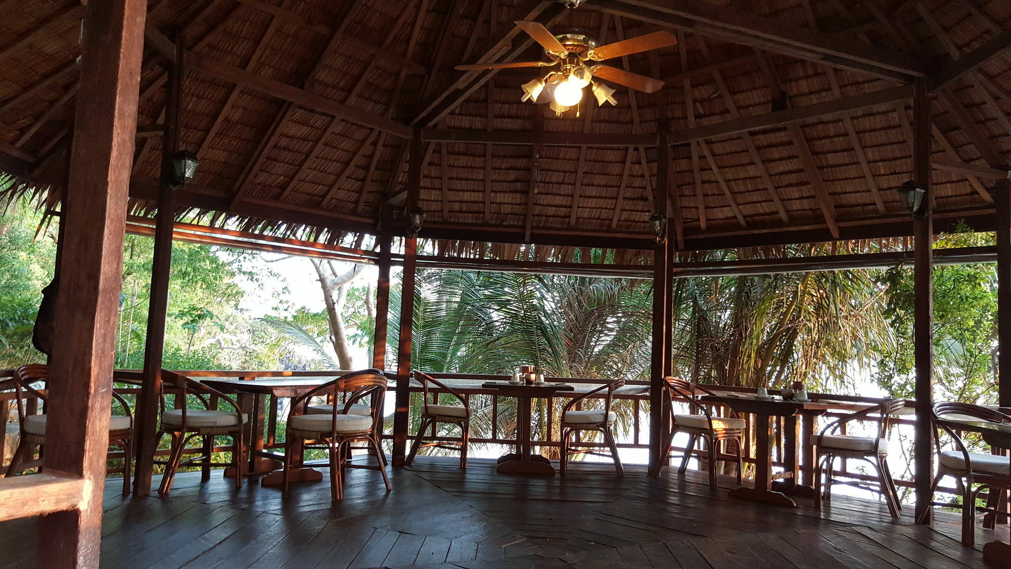 Alternative Beach Cottages El Nido Exterior photo